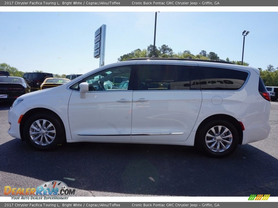 2017 Chrysler Pacifica Touring L Bright White / Cognac/Alloy/Toffee Photo #4