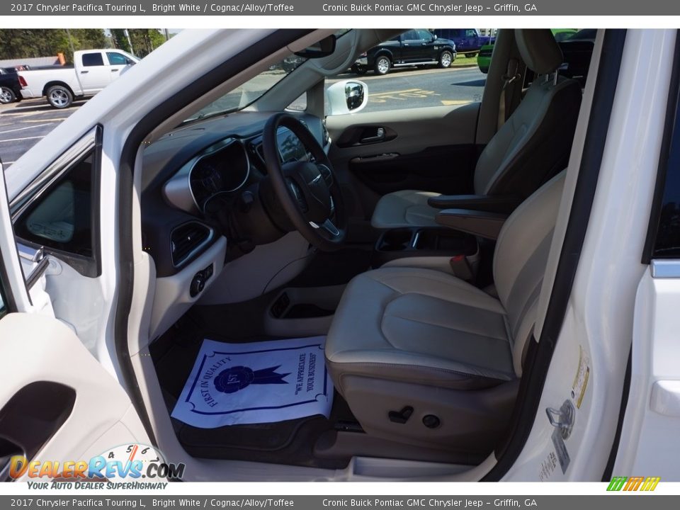 2017 Chrysler Pacifica Touring L Bright White / Cognac/Alloy/Toffee Photo #9