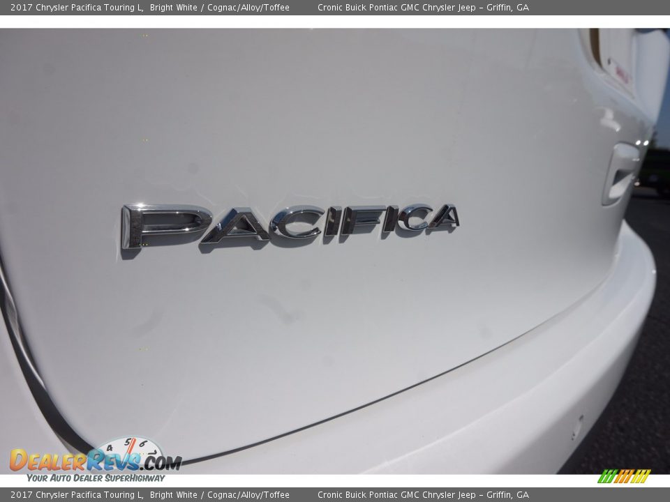2017 Chrysler Pacifica Touring L Bright White / Cognac/Alloy/Toffee Photo #16