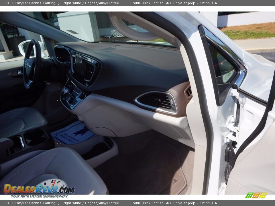 2017 Chrysler Pacifica Touring L Bright White / Cognac/Alloy/Toffee Photo #22