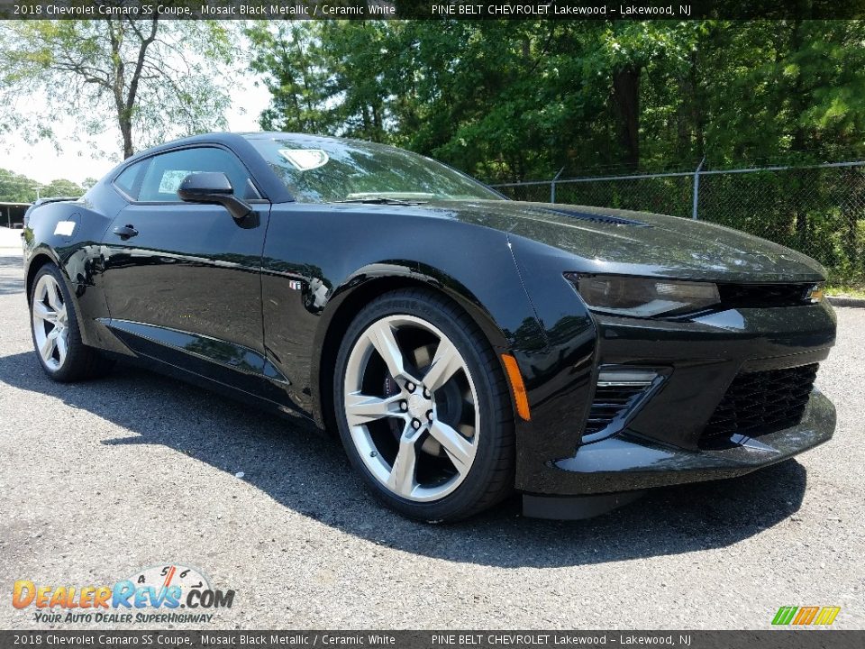 Front 3/4 View of 2018 Chevrolet Camaro SS Coupe Photo #1