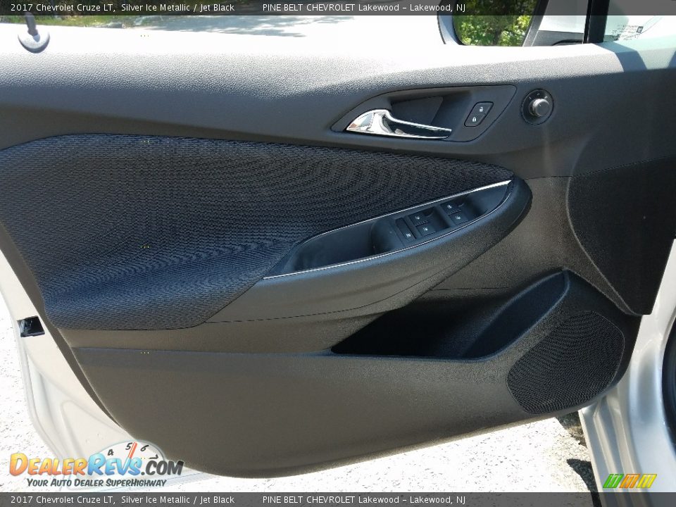 2017 Chevrolet Cruze LT Silver Ice Metallic / Jet Black Photo #6