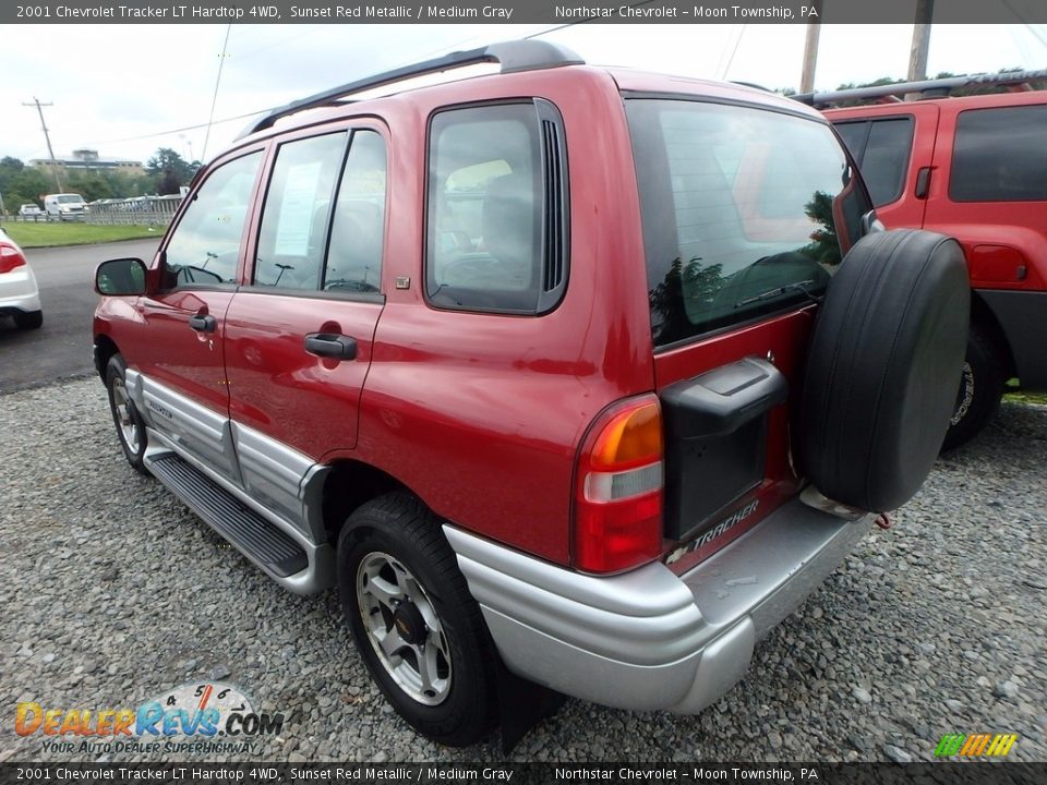 2001 Chevrolet Tracker LT Hardtop 4WD Sunset Red Metallic / Medium Gray Photo #2