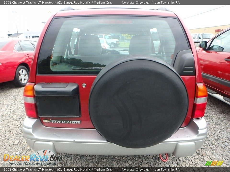 2001 Chevrolet Tracker LT Hardtop 4WD Sunset Red Metallic / Medium Gray Photo #3