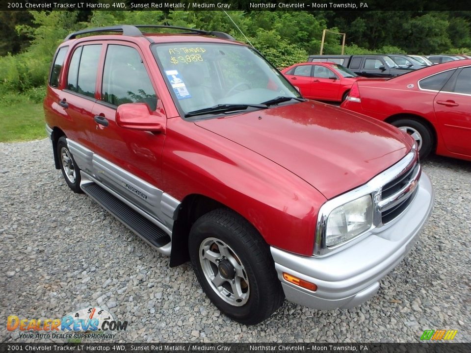 2001 Chevrolet Tracker LT Hardtop 4WD Sunset Red Metallic / Medium Gray Photo #5