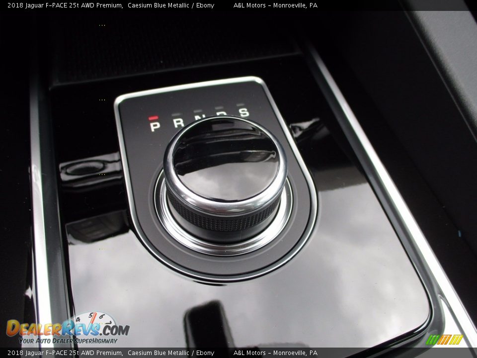 2018 Jaguar F-PACE 25t AWD Premium Shifter Photo #15