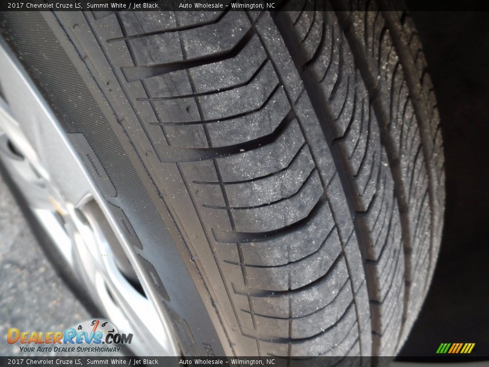 2017 Chevrolet Cruze LS Summit White / Jet Black Photo #9