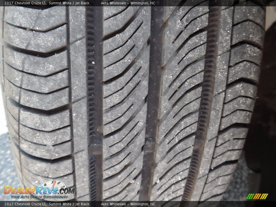 2017 Chevrolet Cruze LS Summit White / Jet Black Photo #10