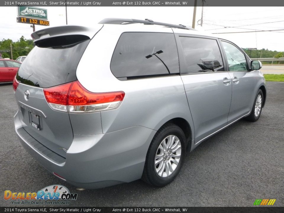 2014 Toyota Sienna XLE Silver Sky Metallic / Light Gray Photo #4