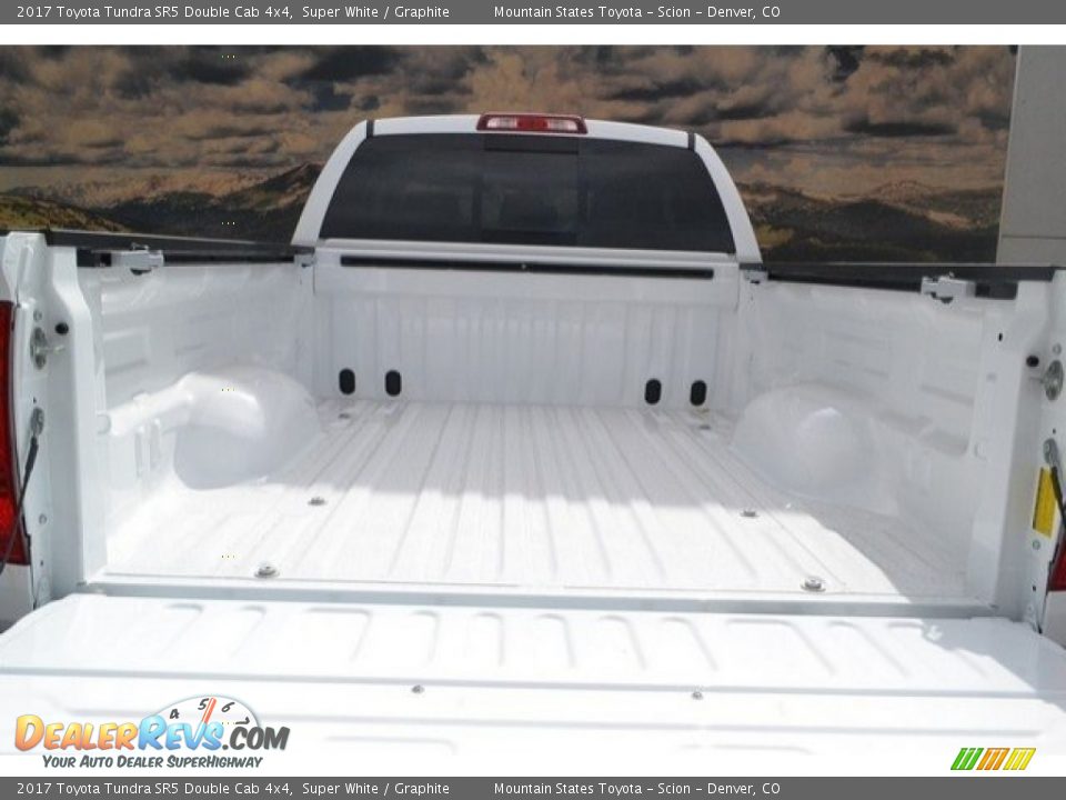 2017 Toyota Tundra SR5 Double Cab 4x4 Super White / Graphite Photo #8