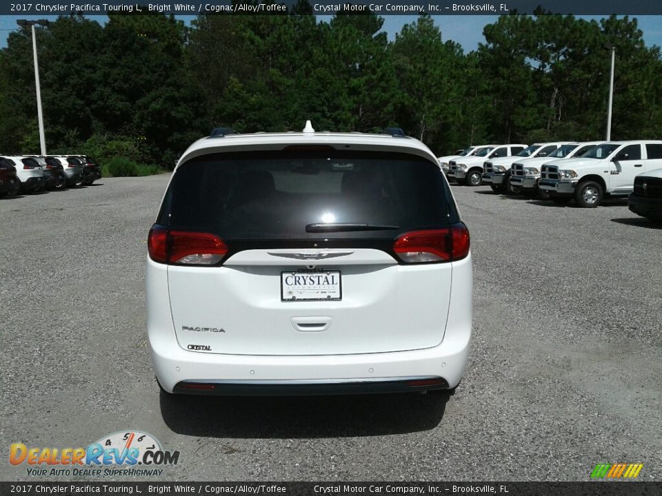 2017 Chrysler Pacifica Touring L Bright White / Cognac/Alloy/Toffee Photo #4