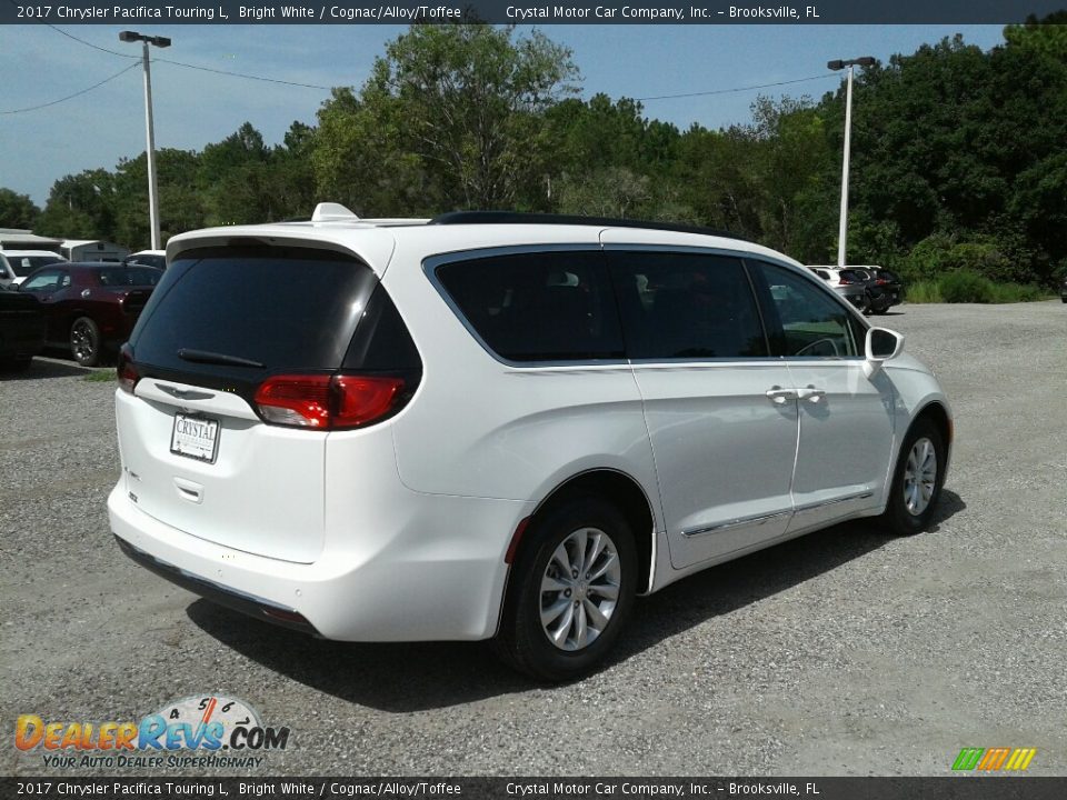 2017 Chrysler Pacifica Touring L Bright White / Cognac/Alloy/Toffee Photo #5