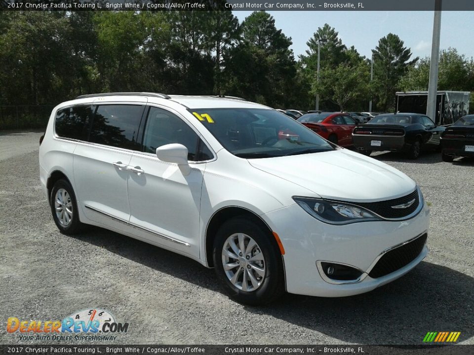 2017 Chrysler Pacifica Touring L Bright White / Cognac/Alloy/Toffee Photo #7