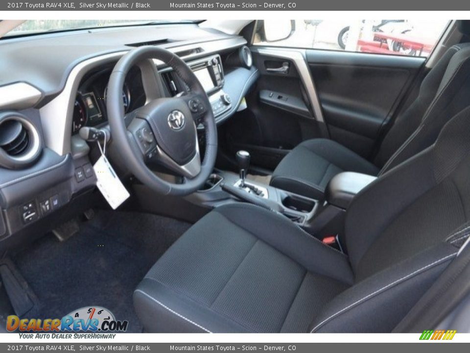 2017 Toyota RAV4 XLE Silver Sky Metallic / Black Photo #5