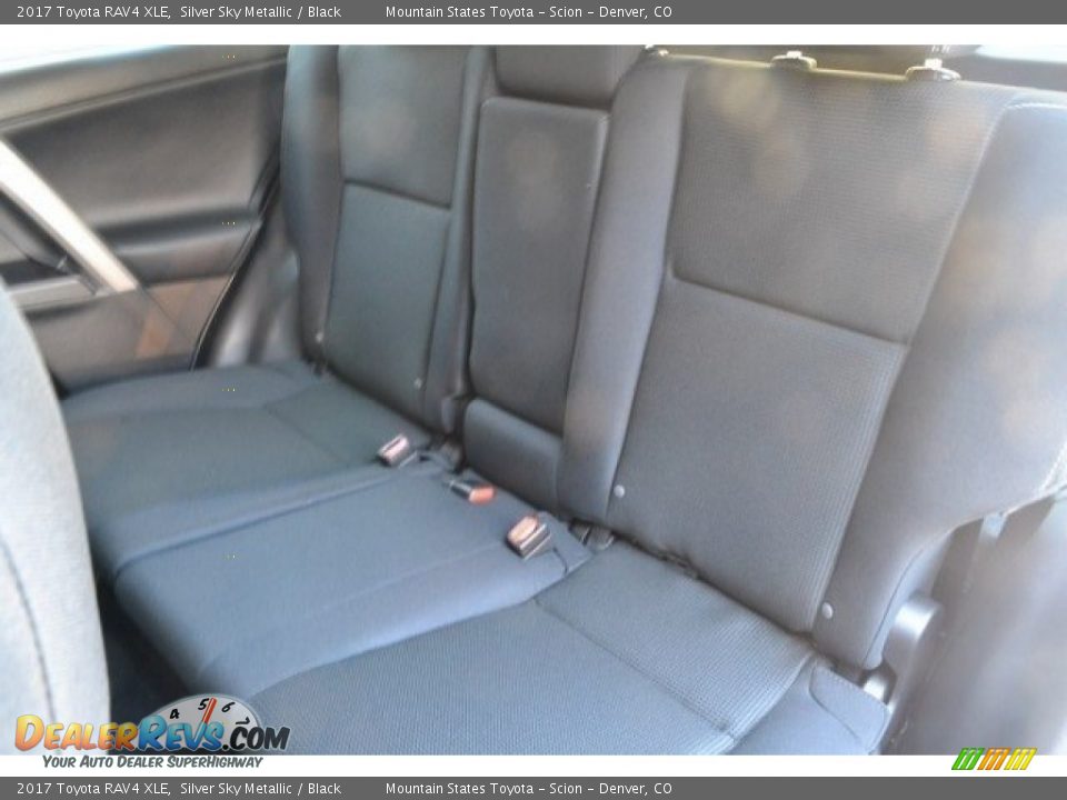 2017 Toyota RAV4 XLE Silver Sky Metallic / Black Photo #7