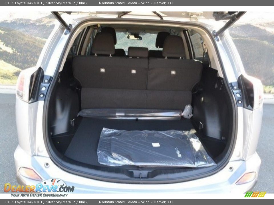 2017 Toyota RAV4 XLE Silver Sky Metallic / Black Photo #8