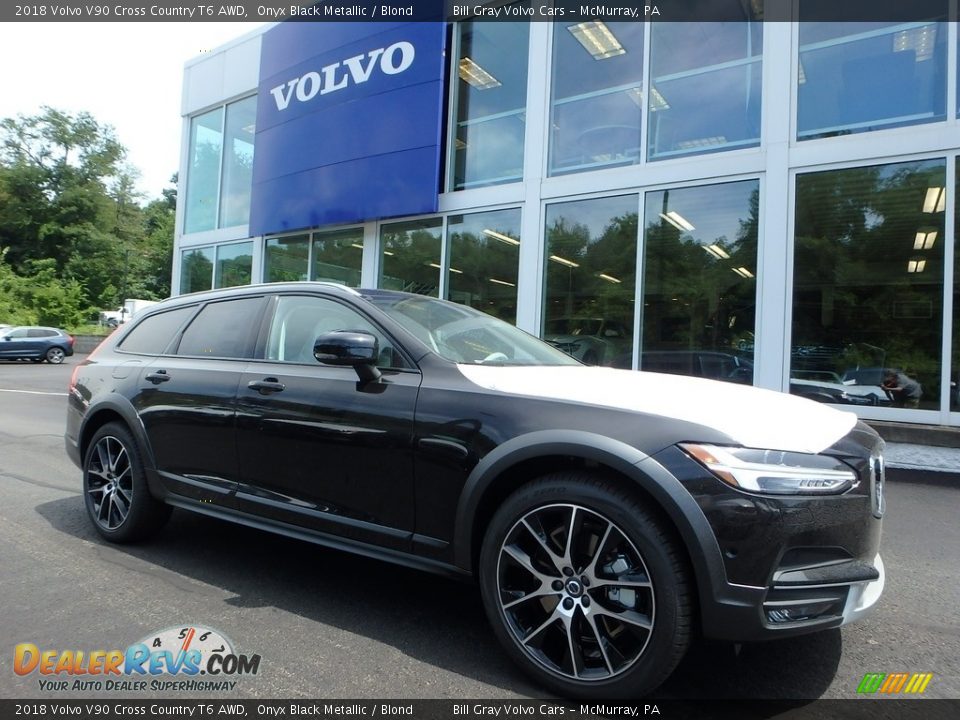 Front 3/4 View of 2018 Volvo V90 Cross Country T6 AWD Photo #1