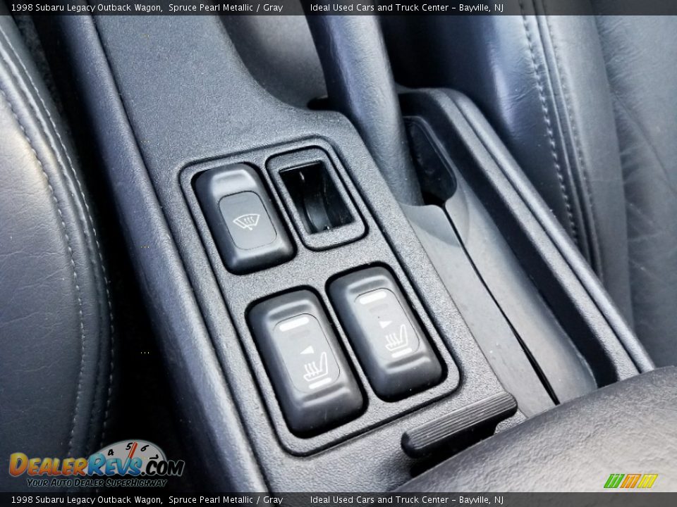 Controls of 1998 Subaru Legacy Outback Wagon Photo #17