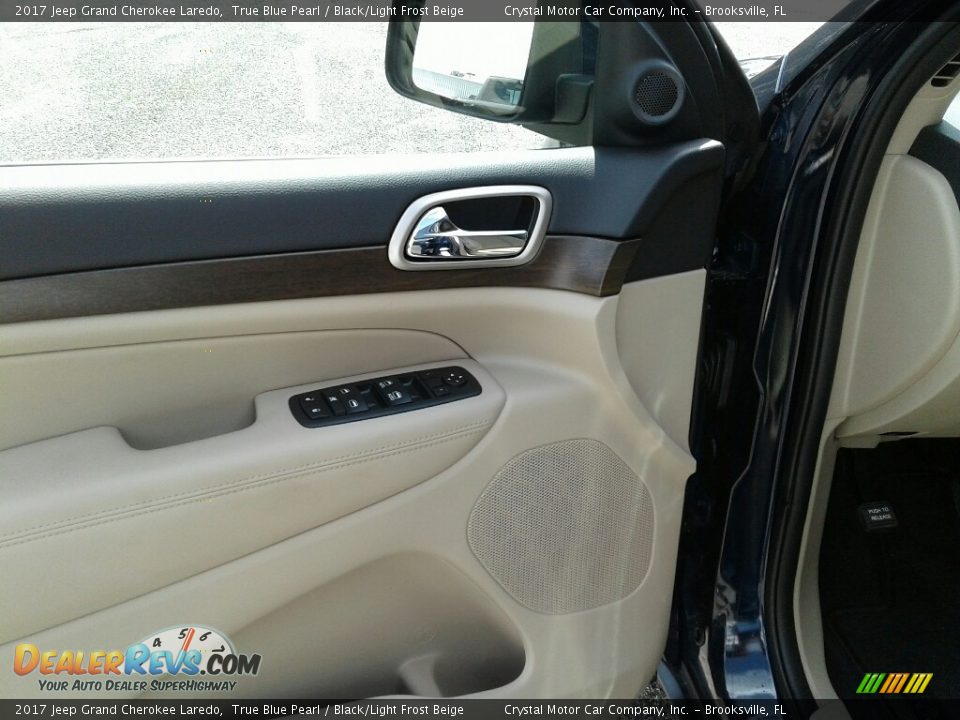 2017 Jeep Grand Cherokee Laredo True Blue Pearl / Black/Light Frost Beige Photo #17