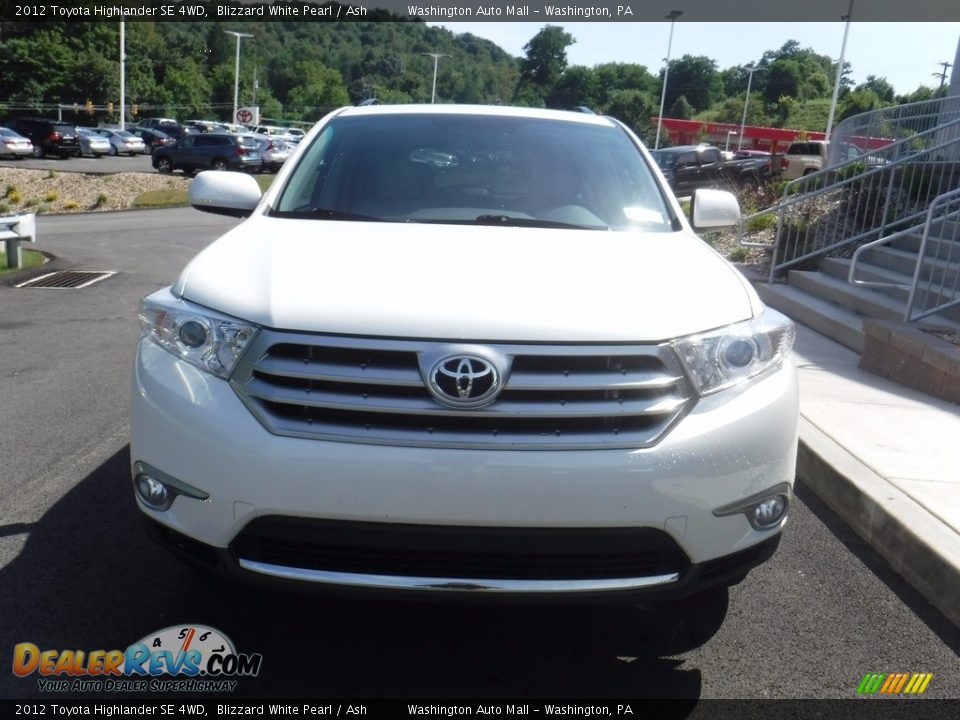 2012 Toyota Highlander SE 4WD Blizzard White Pearl / Ash Photo #5