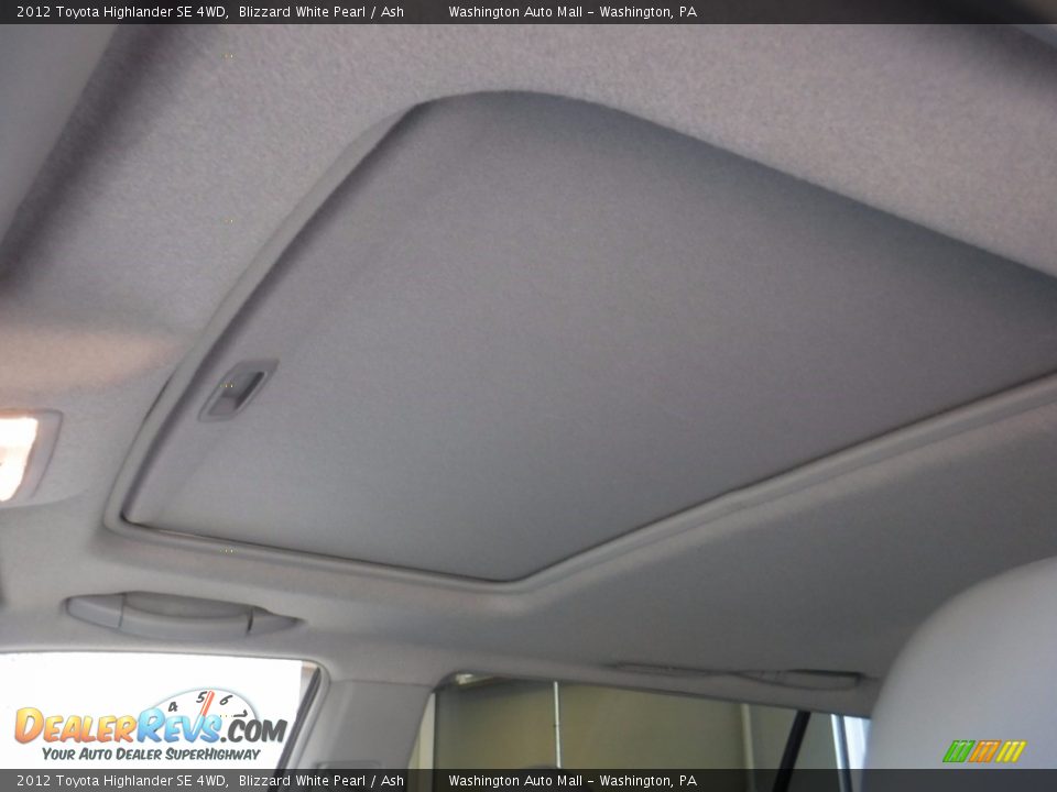 2012 Toyota Highlander SE 4WD Blizzard White Pearl / Ash Photo #12