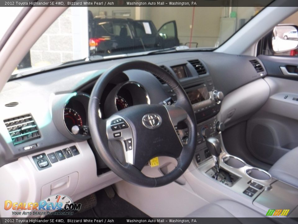 2012 Toyota Highlander SE 4WD Blizzard White Pearl / Ash Photo #13