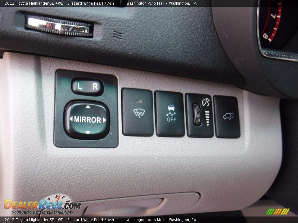 2012 Toyota Highlander SE 4WD Blizzard White Pearl / Ash Photo #15