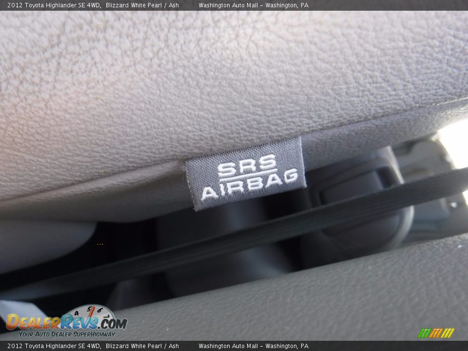 2012 Toyota Highlander SE 4WD Blizzard White Pearl / Ash Photo #18
