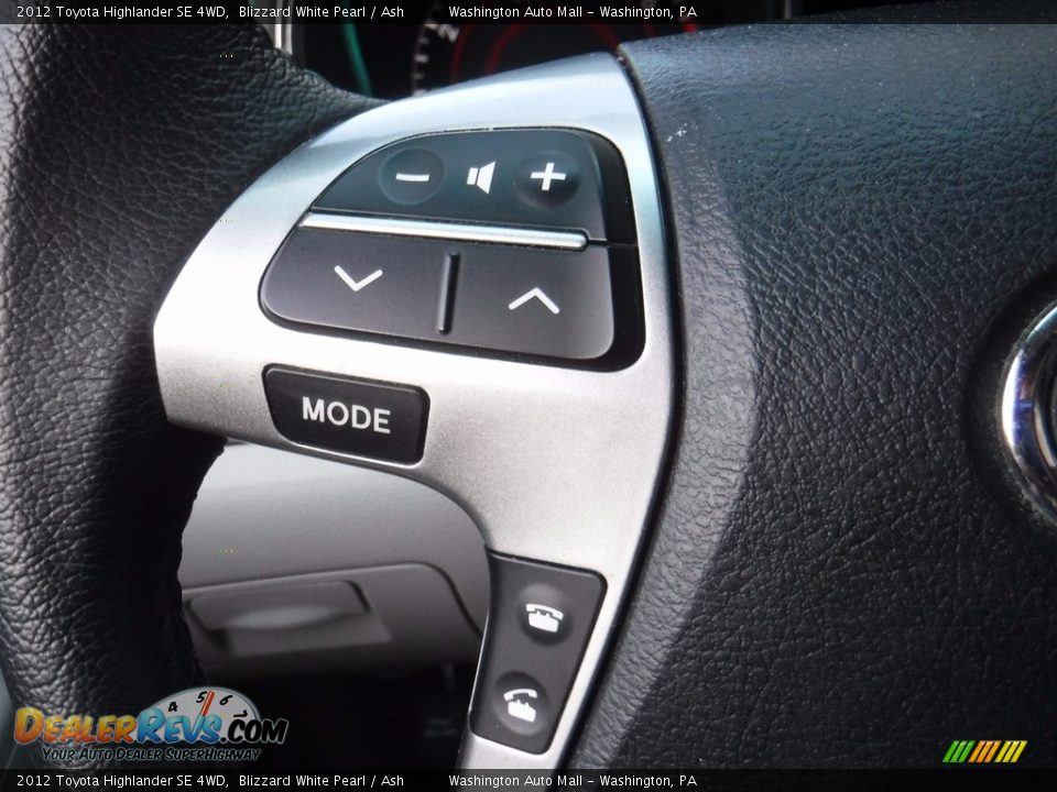 2012 Toyota Highlander SE 4WD Blizzard White Pearl / Ash Photo #24