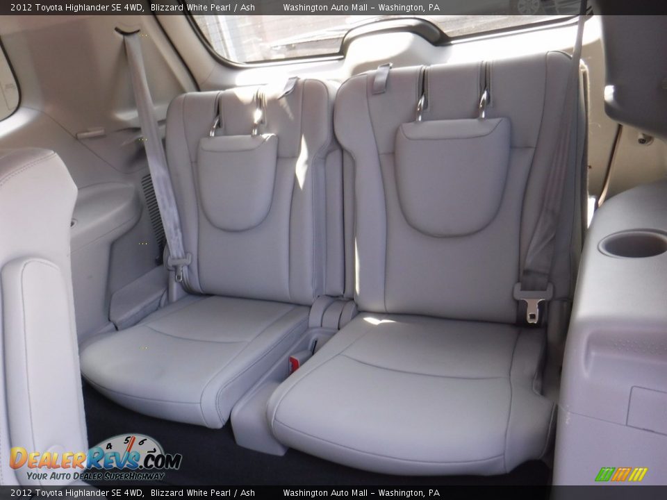 2012 Toyota Highlander SE 4WD Blizzard White Pearl / Ash Photo #26