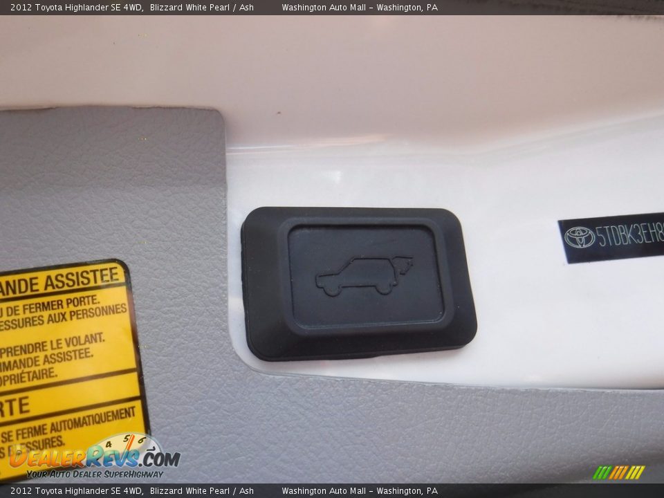 2012 Toyota Highlander SE 4WD Blizzard White Pearl / Ash Photo #27
