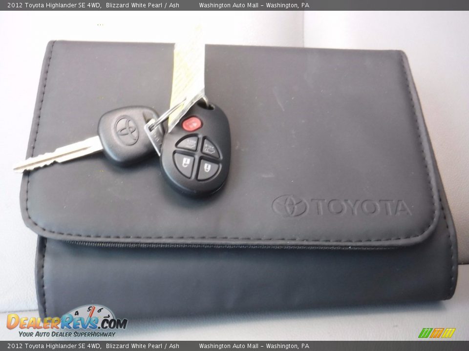2012 Toyota Highlander SE 4WD Blizzard White Pearl / Ash Photo #28