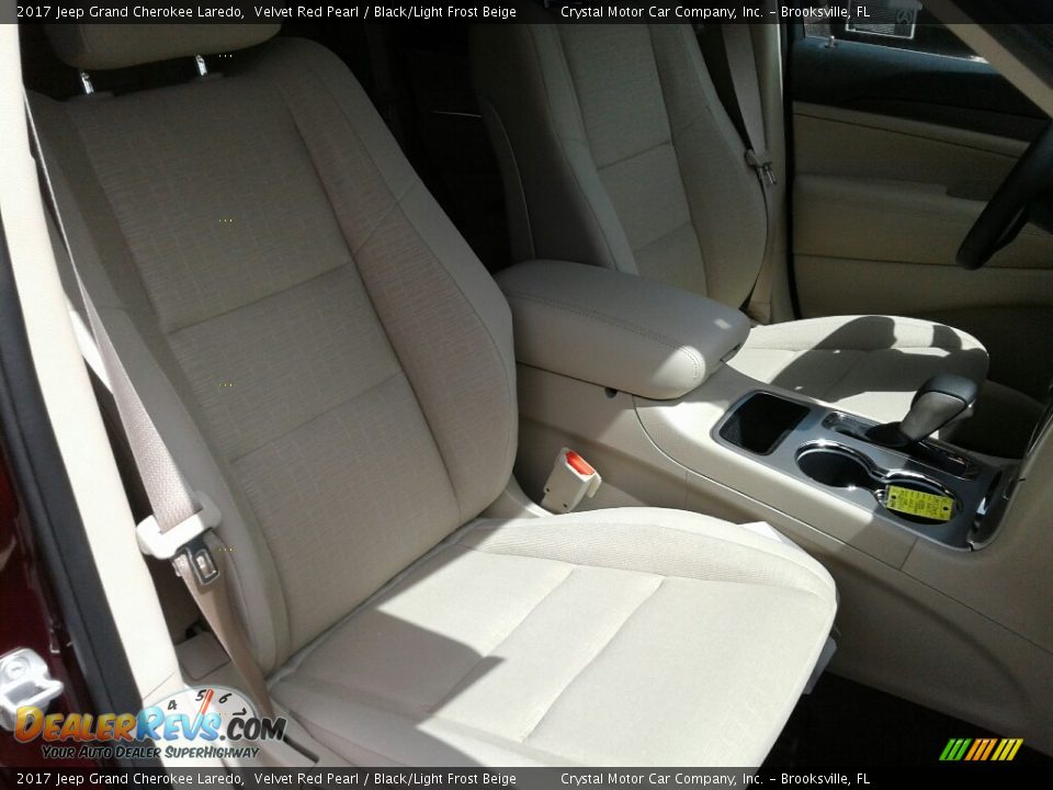 2017 Jeep Grand Cherokee Laredo Velvet Red Pearl / Black/Light Frost Beige Photo #12