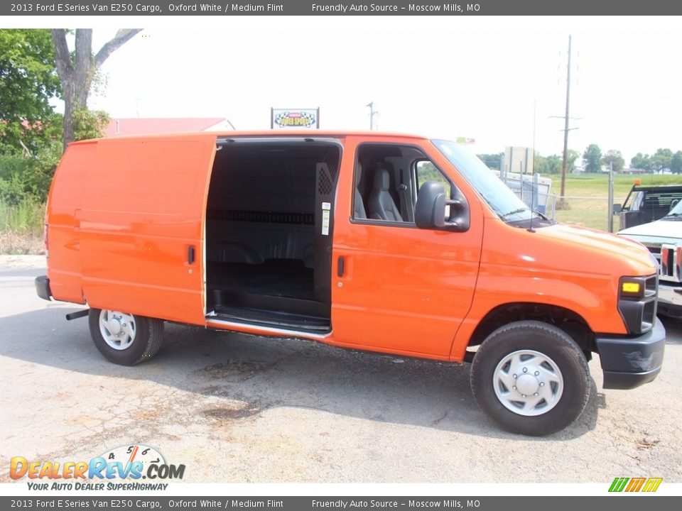 2013 Ford E Series Van E250 Cargo Oxford White / Medium Flint Photo #2