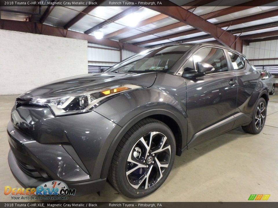 Front 3/4 View of 2018 Toyota C-HR XLE Photo #4