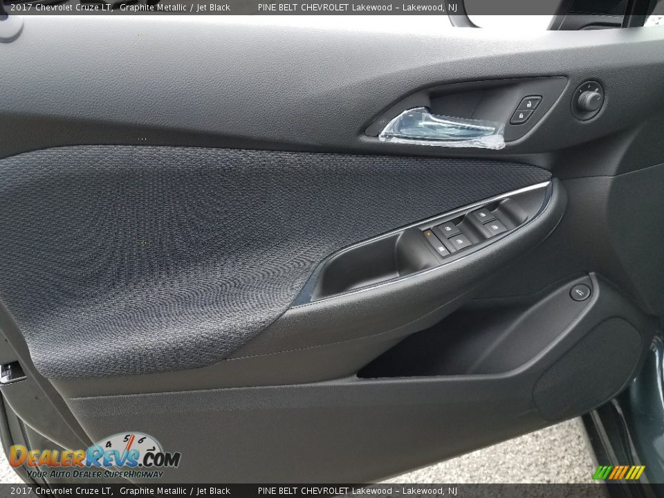 2017 Chevrolet Cruze LT Graphite Metallic / Jet Black Photo #8
