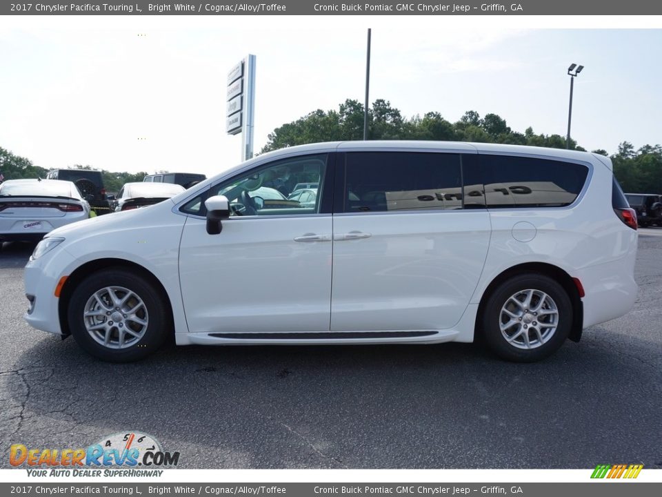 2017 Chrysler Pacifica Touring L Bright White / Cognac/Alloy/Toffee Photo #4