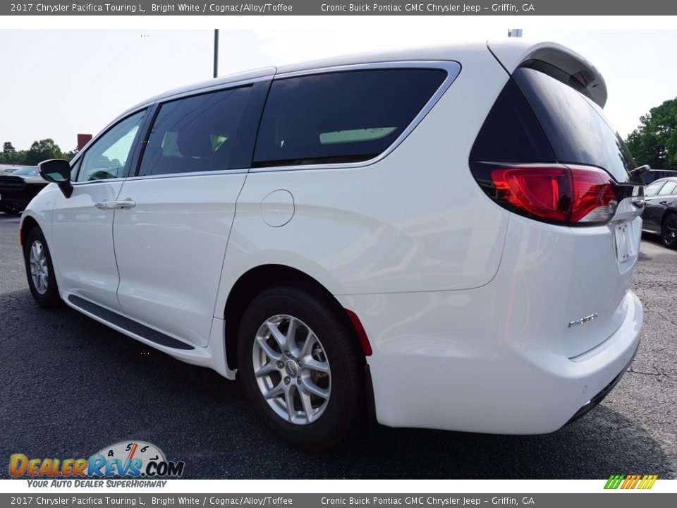 2017 Chrysler Pacifica Touring L Bright White / Cognac/Alloy/Toffee Photo #5