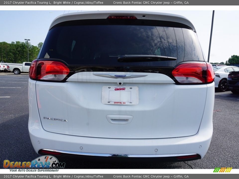 2017 Chrysler Pacifica Touring L Bright White / Cognac/Alloy/Toffee Photo #6