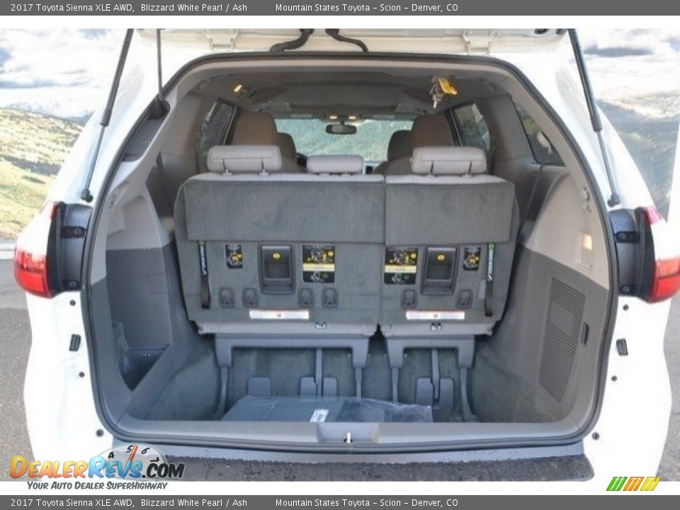 2017 Toyota Sienna XLE AWD Blizzard White Pearl / Ash Photo #9