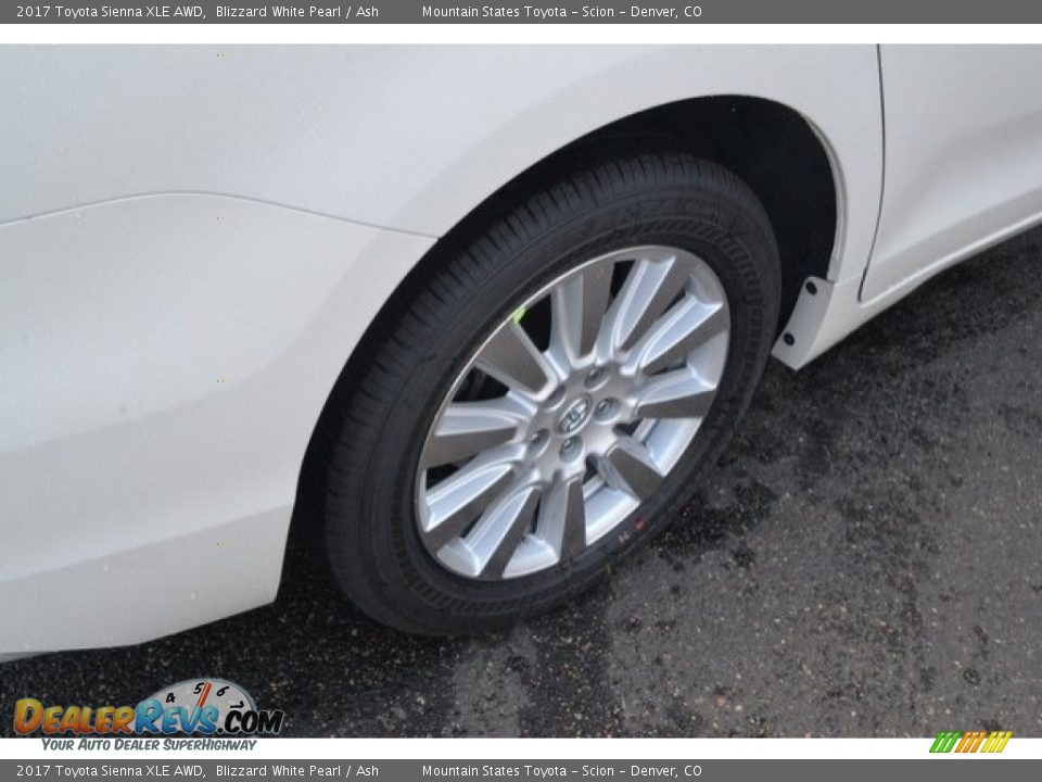 2017 Toyota Sienna XLE AWD Blizzard White Pearl / Ash Photo #10