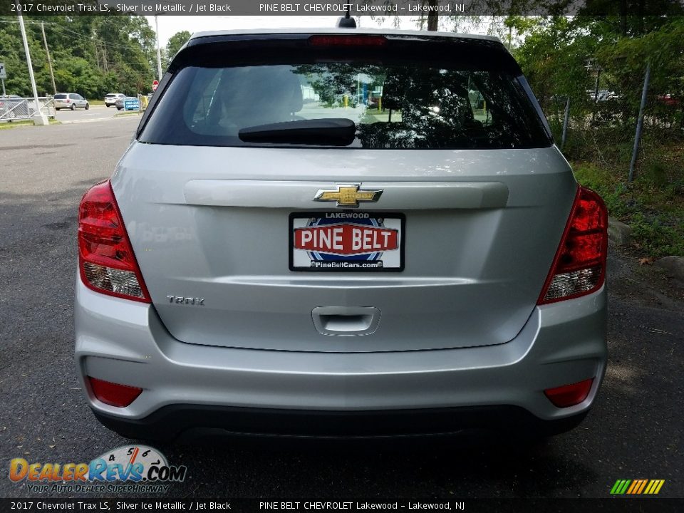 2017 Chevrolet Trax LS Silver Ice Metallic / Jet Black Photo #5
