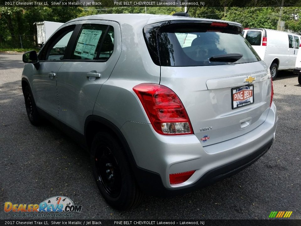 2017 Chevrolet Trax LS Silver Ice Metallic / Jet Black Photo #4