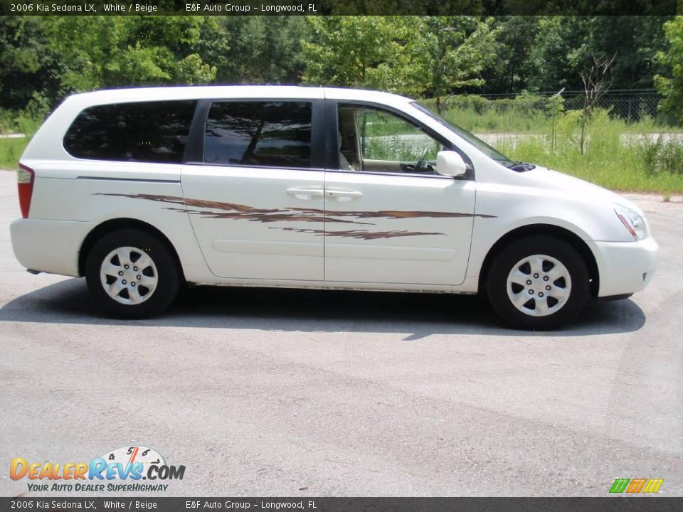2006 Kia Sedona LX White / Beige Photo #4
