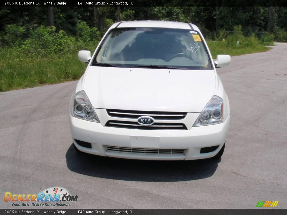 2006 Kia Sedona LX White / Beige Photo #5