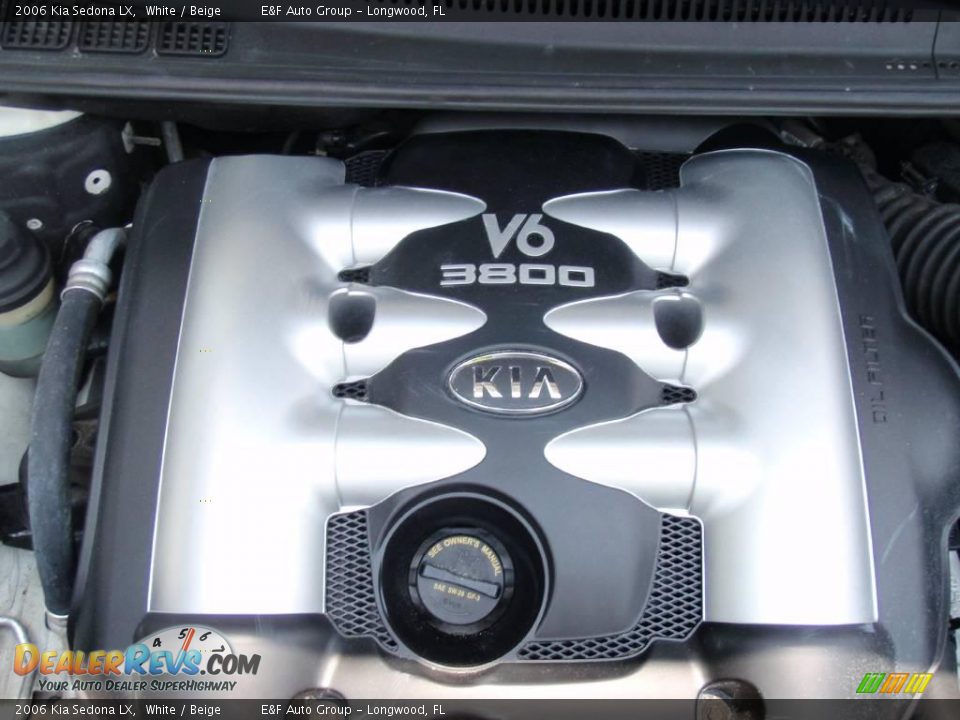 2006 Kia Sedona LX White / Beige Photo #6