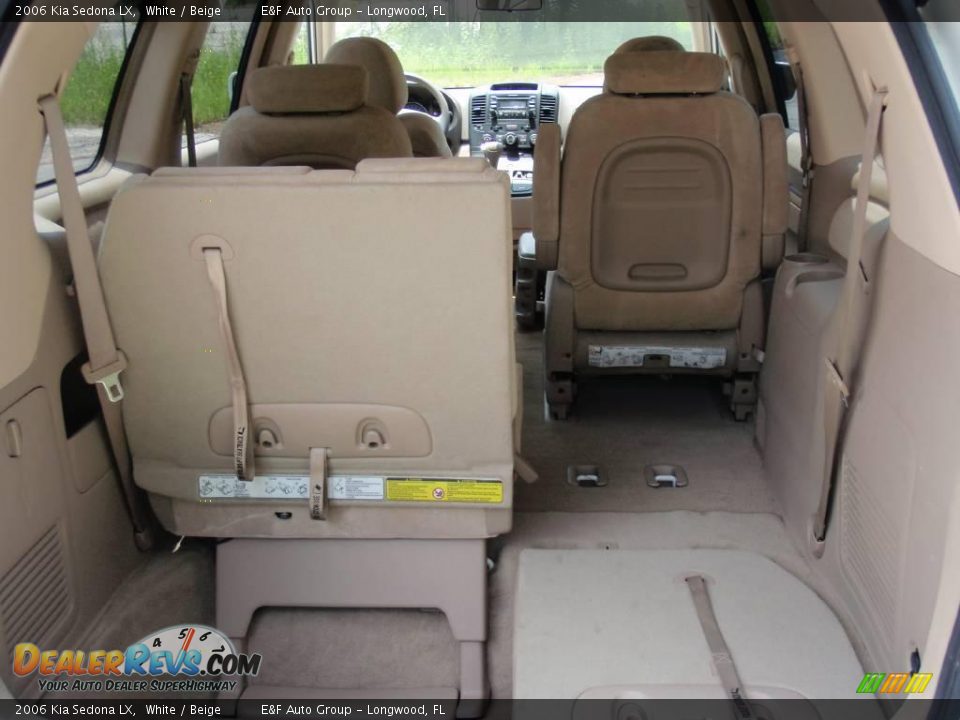 2006 Kia Sedona LX White / Beige Photo #9