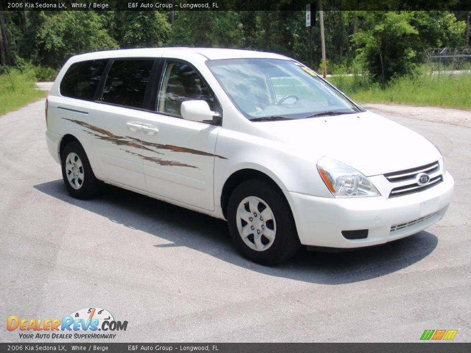 2006 Kia Sedona LX White / Beige Photo #12