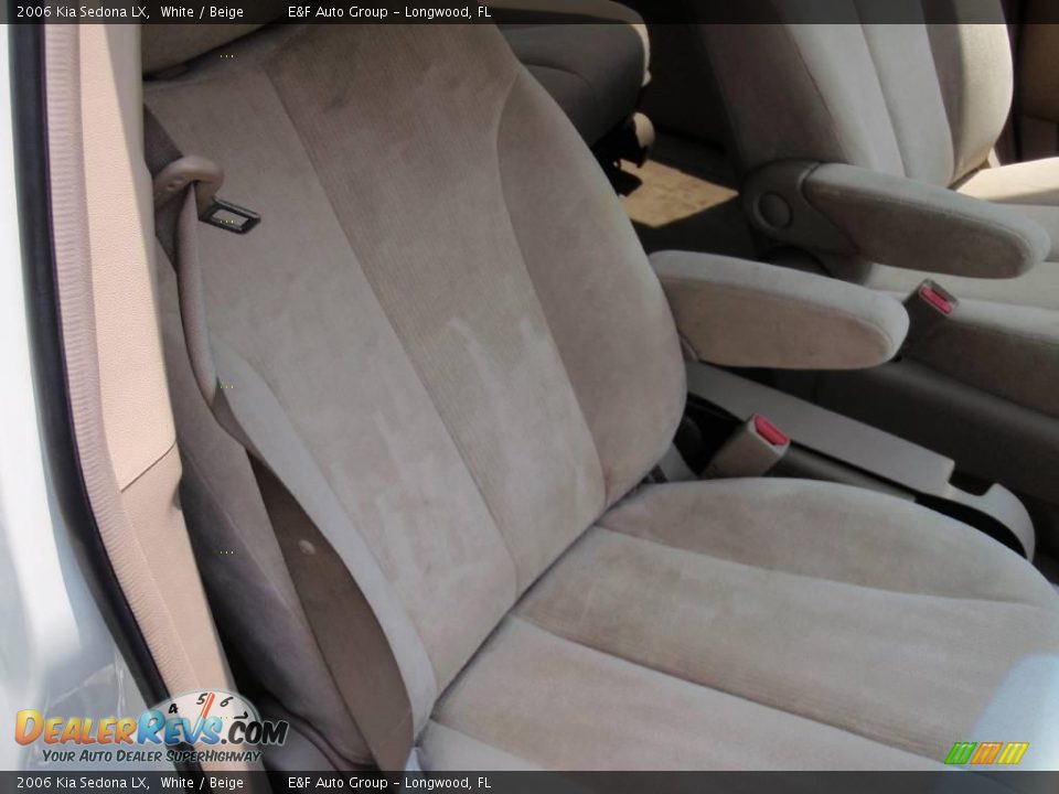 2006 Kia Sedona LX White / Beige Photo #13