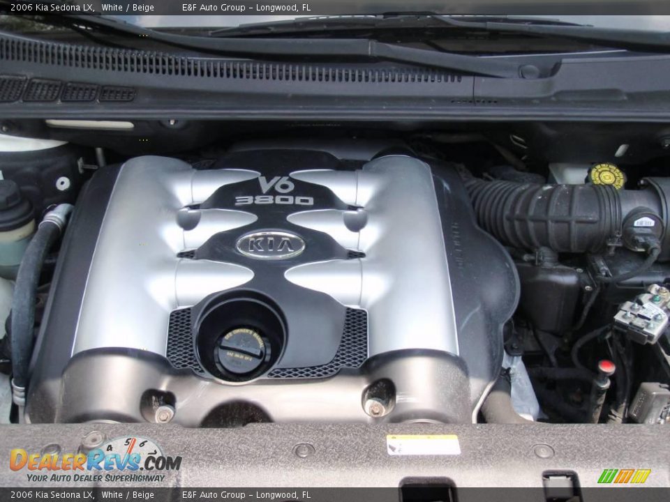 2006 Kia Sedona LX White / Beige Photo #14